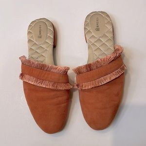 Birdies suede slides with fringe in beautiful coral color.